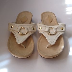 St John Bay  Zander - Women's . White Sandals . Size 6M NWOT